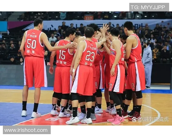 上海篮球队节奏变革引发热议球迷期待新战术带来精彩表现 上海篮球队节奏变革引发热议球迷期待新战术带来精彩表现