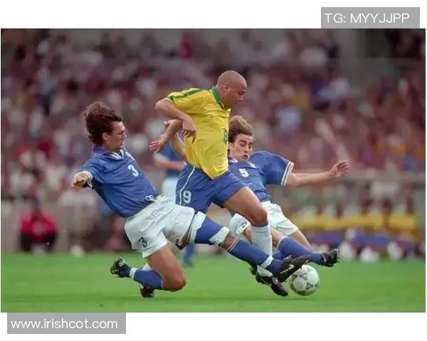 足球明星们的精彩对决与比赛瞬间回顾