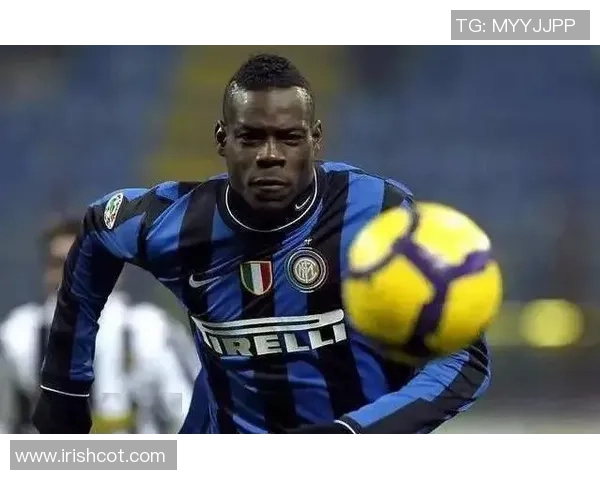 足球明星为何在赛场上选择自然风貌而非化妆展示个人魅力与真实自我