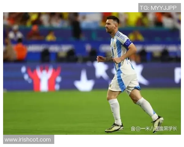 足球明星劳塔罗关键时刻失误引发球迷热议赛场表现备受关注