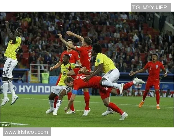 足球明星父亲遭遇抢劫惊险瞬间视频曝光引发广泛关注与讨论