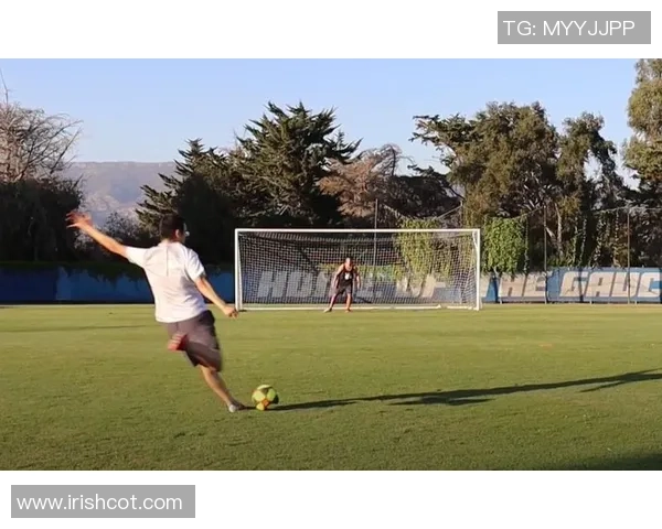 足球明星脚踢任意球的技巧与精彩瞬间解析,如何打破防线创造进球机会 足球明星脚踢任意球的技巧与精彩瞬间解析,如何打破防线创造进球机会