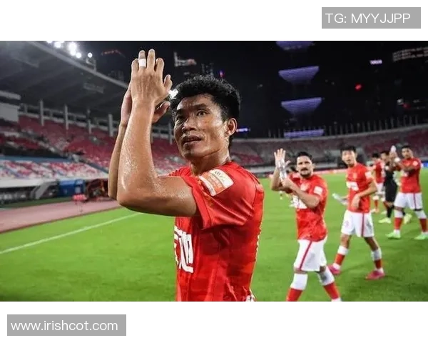 郑智:从青涩少年到中国足球明星的辉煌历程与成就解析