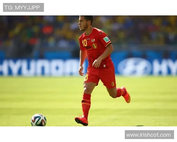 足球明星风采尽显的酷炫图片合集让你领略球场魅力与时尚风范 足球明星风采尽显的酷炫图片合集让你领略球场魅力与时尚风范